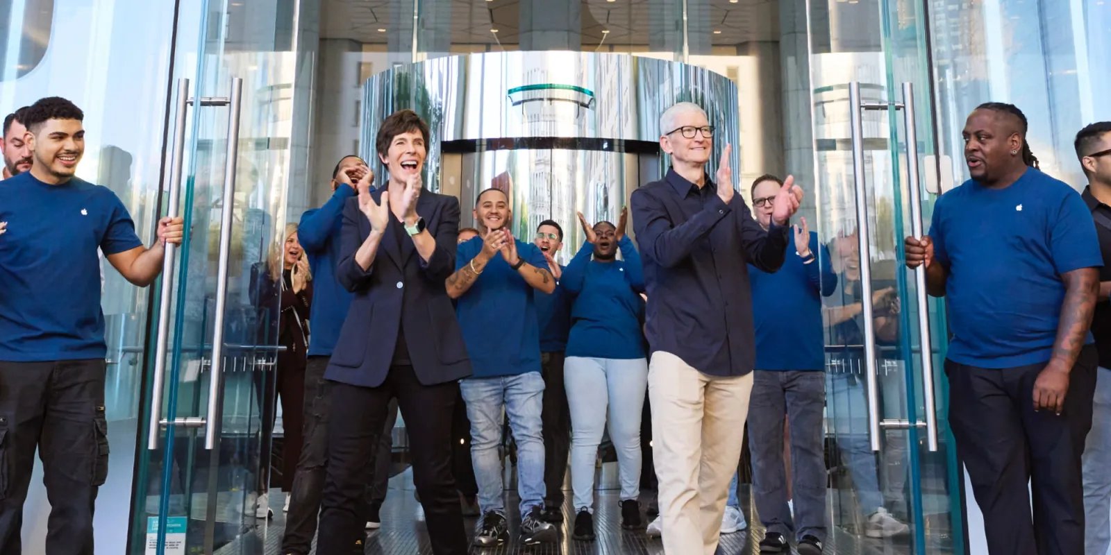 apple fifth avenue tim cook obrien iphone17launch