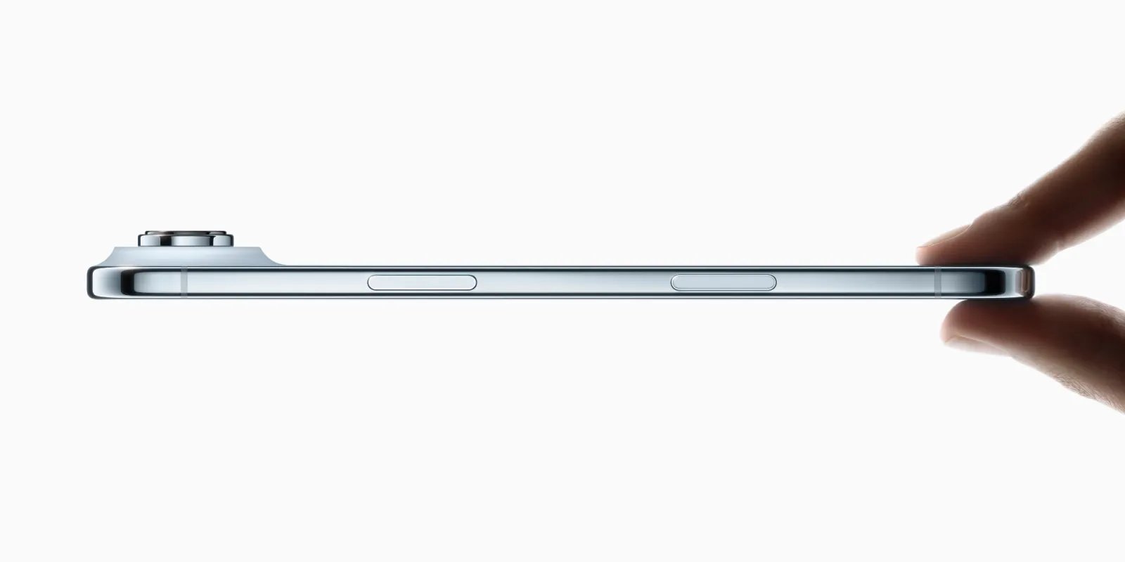 تشير كل من الاختبارات الواقعية والمختبرية إلى أن بطارية iPhone Air تدوم ليوم عادي 2 iphone air side