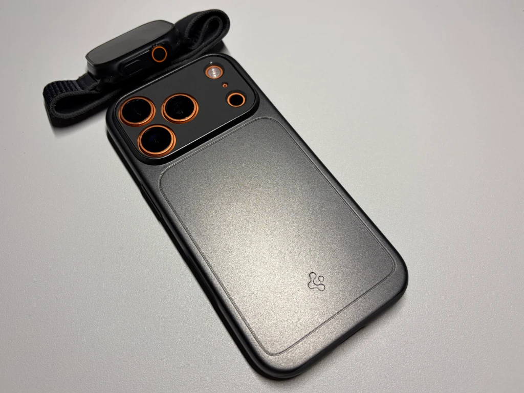 orange circles iphone 17 pro spigen thin.webp