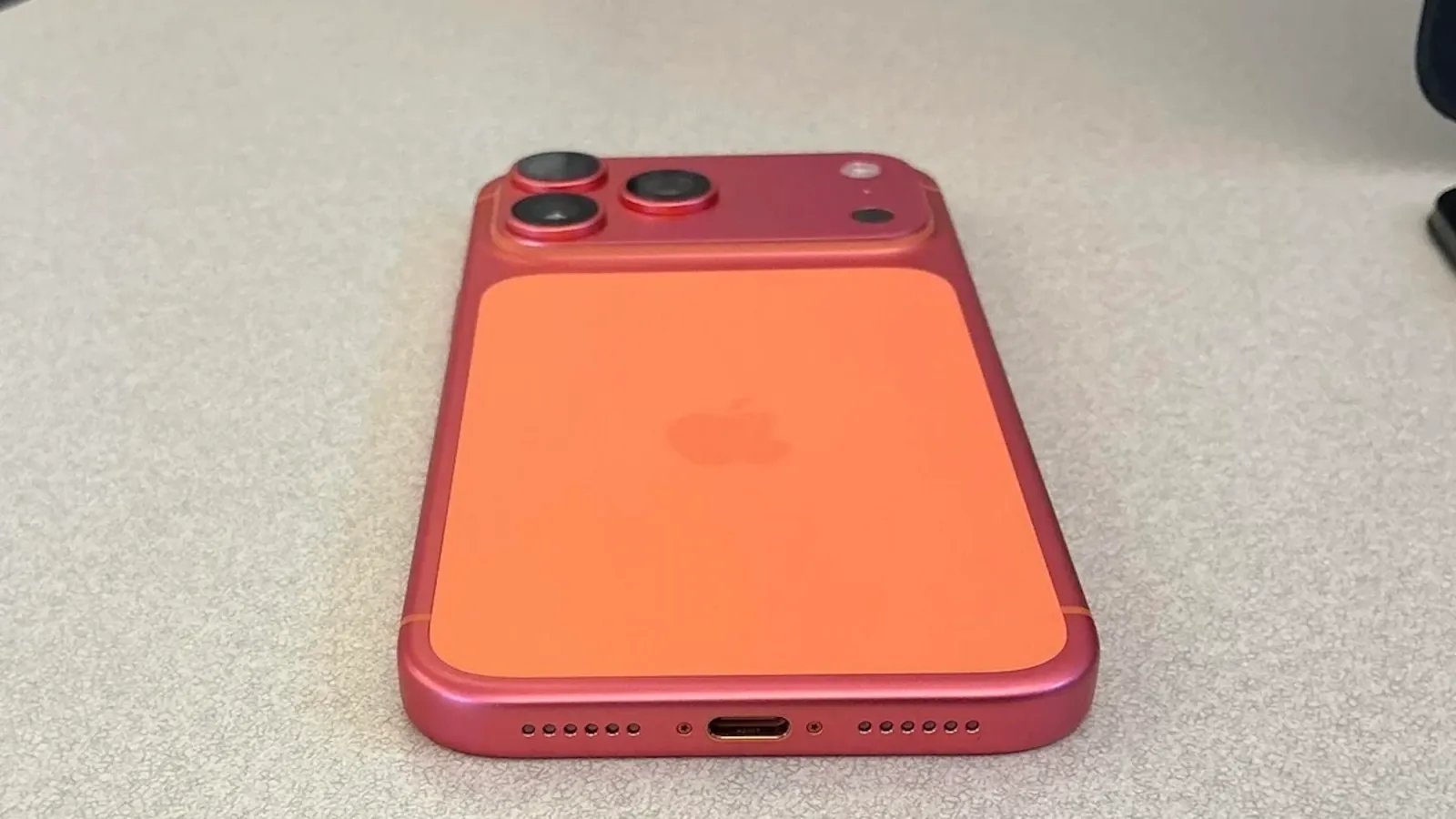 update on orange iphone 17 pro max that turned rose gold v0 3a9lutyj93vf1.jpg