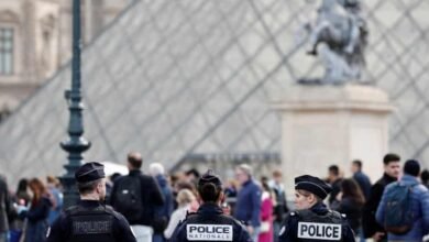 أحدهم كان في طريقه لدولة عربية.. القبض على اثنين من عصابة متحف اللوفر 4 أحدهم كان في طريقه لدولة عربية.. القبض على اثنين من عصابة متحف اللوفر