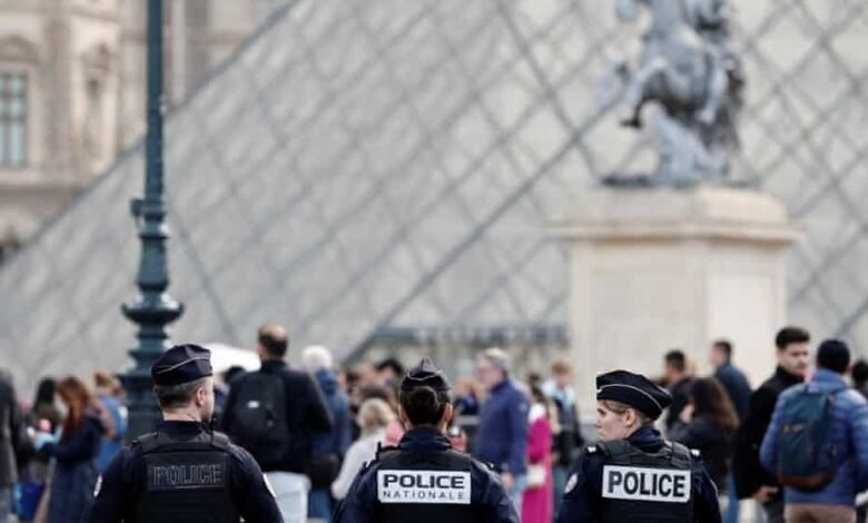 أحدهم كان في طريقه لدولة عربية.. القبض على اثنين من عصابة متحف اللوفر 1 أحدهم كان في طريقه لدولة عربية.. القبض على اثنين من عصابة متحف اللوفر