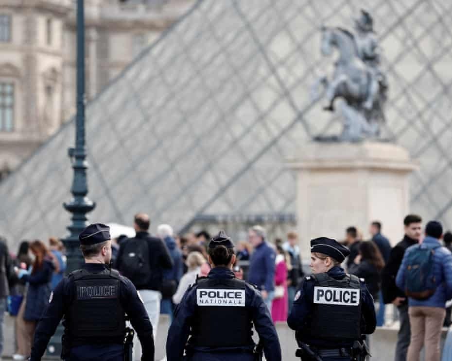 أحدهم كان في طريقه لدولة عربية.. القبض على اثنين من عصابة متحف اللوفر 3 أحدهم كان في طريقه لدولة عربية.. القبض على اثنين من عصابة متحف اللوفر