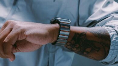 أطلقت Nomad لأول مرة Stratos، وهي سوار Apple Watch الجديد المصنوع من التيتانيوم
