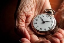 شيخوخة الساعة الزمن القديم