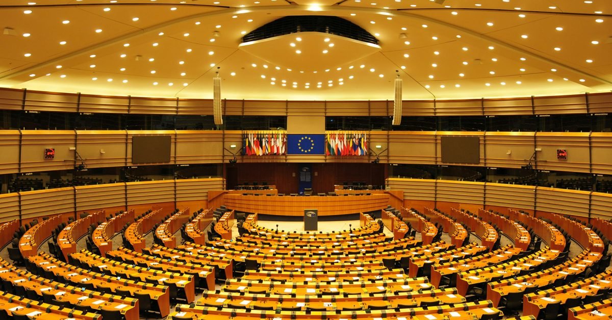 أنفقت شركة آبل 8 ملايين دولار للضغط على الاتحاد الأوروبي العام الماضي وعقدت 76 اجتماعًا