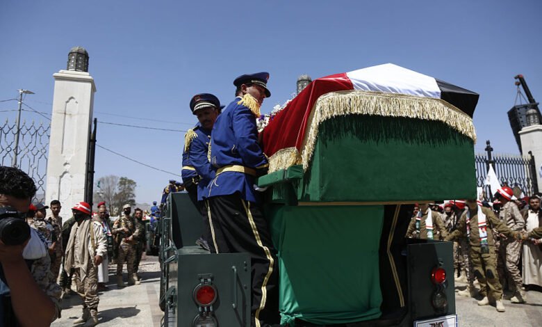 الحوثيون يحاكمون 43 موظفا أمميا