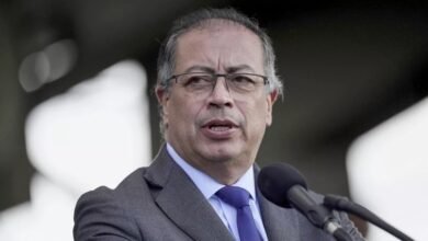 الرئيس الكولومبي ردا على العقوبات الأمريكية: لن أتراجع خطوة واحدة ولن أركع أبدا