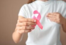 المرأة، ثوب قرنفلي اللون، سرطان الثدي، زمام