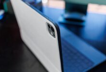 تقوم شركة Apple بتطوير جهاز iPad قابل للطي مقاس 18 بوصة، ولكن قد يكلف 3000 دولار ولن يتم شحنه حتى عام 2029