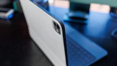 تقوم شركة Apple بتطوير جهاز iPad قابل للطي مقاس 18 بوصة، ولكن قد يكلف 3000 دولار ولن يتم شحنه حتى عام 2029