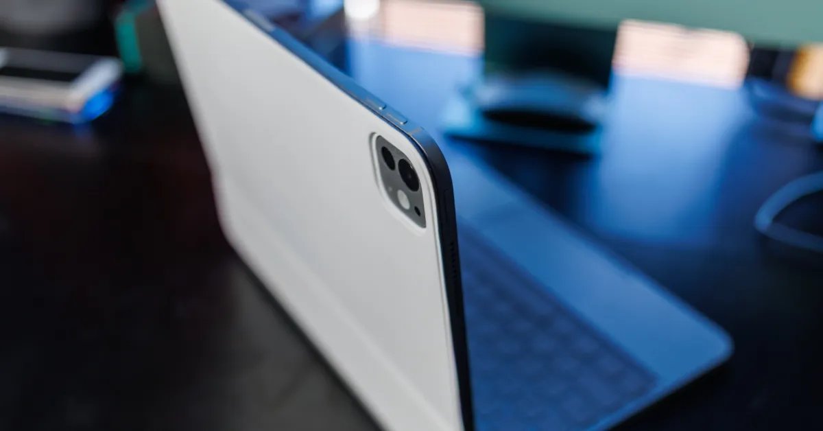 تقوم شركة Apple بتطوير جهاز iPad قابل للطي مقاس 18 بوصة، ولكن قد يكلف 3000 دولار ولن يتم شحنه حتى عام 2029 5 تقوم شركة Apple بتطوير جهاز iPad قابل للطي مقاس 18 بوصة، ولكن قد يكلف 3000 دولار ولن يتم شحنه حتى عام 2029