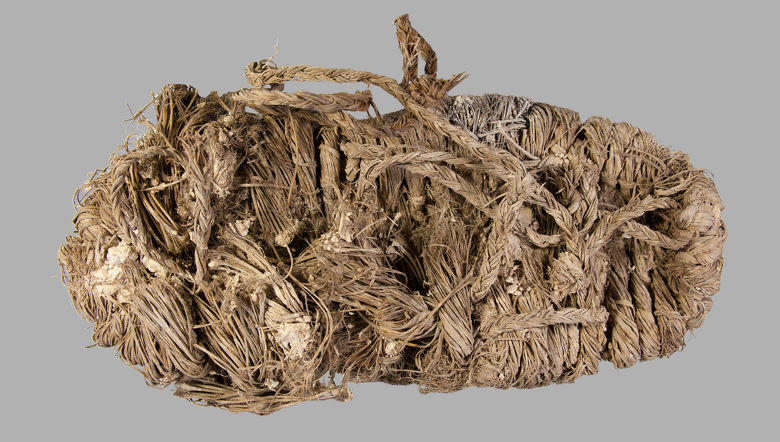 تم اكتشاف حذاء عشبي عمره 750 عامًا في عش نسر في إسبانيا 1 remains of a medieval shoe made out of grass rope