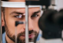 تمكن العشرات من الأشخاص من استعادة بصرهم لأول مرة باستخدام زرع عصبي