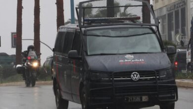 حادثة تهز الرأي العام.. شرطي مغربي يقتل سيدة بسلاحه الوظيفي ويحاول الانتحار برصاصة في الرأس