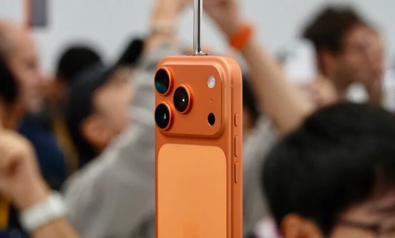 حققت شركة Apple إنجازًا بارزًا بقيمة 4 تريليون دولار قبل تقرير الأرباح بعد الإطلاق القوي لجهاز iPhone 17 1 حققت شركة Apple إنجازًا بارزًا بقيمة 4 تريليون دولار قبل تقرير الأرباح بعد الإطلاق القوي لجهاز iPhone 17