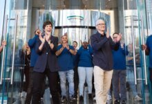 سهم Apple يصل إلى أعلى مستوى جديد على الإطلاق مع ارتفاع مبيعات iPhone 17