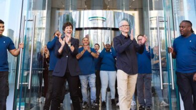 سهم Apple يصل إلى أعلى مستوى جديد على الإطلاق مع ارتفاع مبيعات iPhone 17