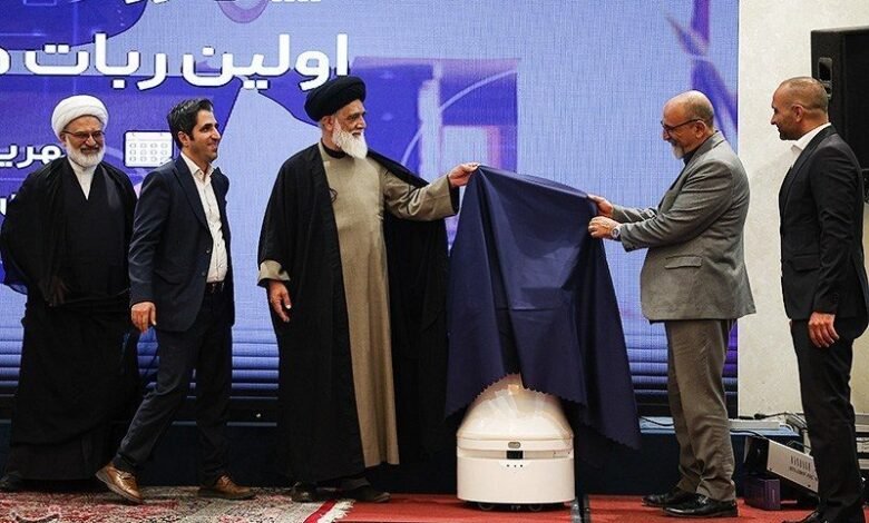 كشف الستار عن أول روبوت يعمل محاميا+ صور 1 كشف الستار عن أول روبوت يعمل محاميا+ صور