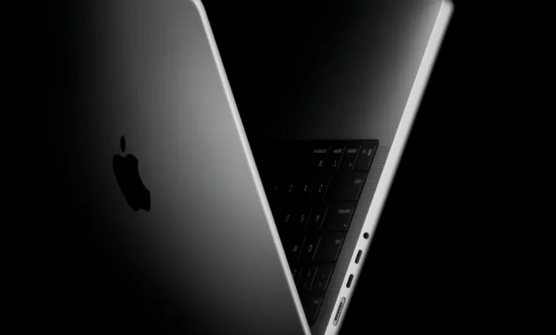 لا يُباع جهاز M5 MacBook Pro مع محول الطاقة في بعض البلدان 1 لا يُباع جهاز M5 MacBook Pro مع محول الطاقة في بعض البلدان