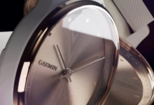 لقد جربت ساعة Garmin الذكية الأكثر أناقة، والآن لا أستطيع خلعها