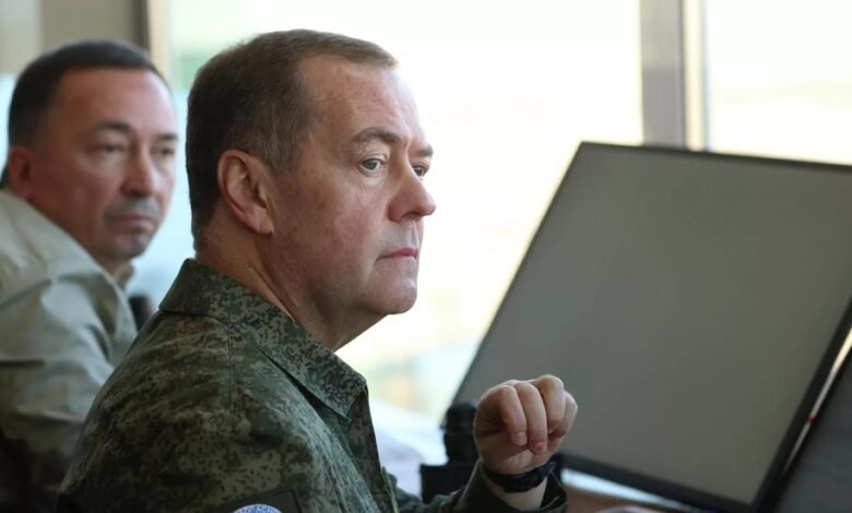 مدفيديف روسيا تعمل على تطوير أسلحة متقدمة لتدمير الأهداف في العمق الدفاعي للعدو