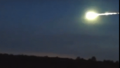 من الشرق إلى الغرب.. مسار غامض لجسم أضاء سماء موسكو.. فما هو؟