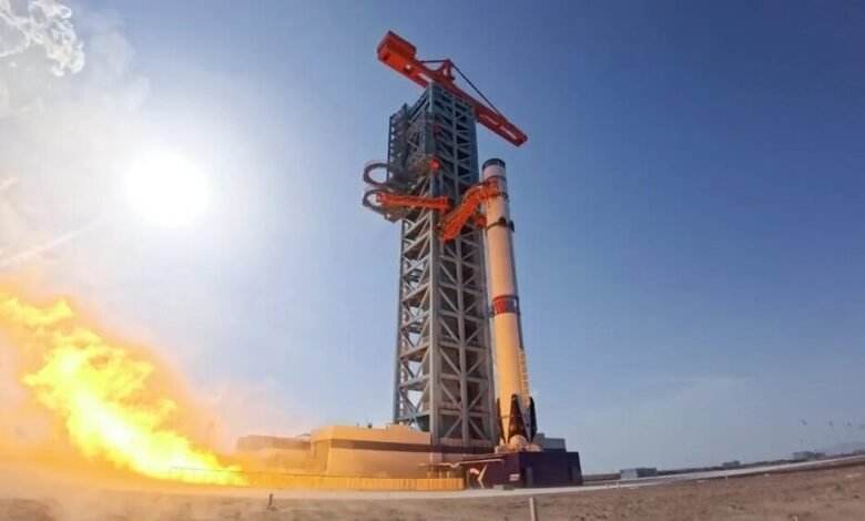 منافس SpaceX: أول صاروخ صيني قابل لإعادة الاستخدام يجتاز اختبار المحرك بنجاح 1 منافس SpaceX: أول صاروخ صيني قابل لإعادة الاستخدام يجتاز اختبار المحرك بنجاح