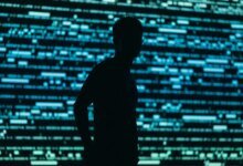 وتقول وزارة الأمن الداخلي إن العصابات الإجرامية الصينية حققت مليار دولار من عمليات الاحتيال النصية الأمريكية