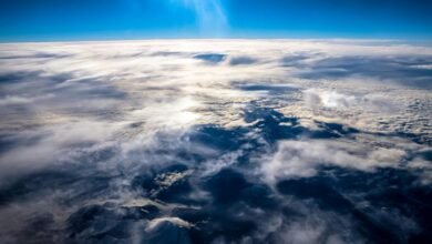 يبدو أن التماثل الغريب بين نصفي الكرة الأرضية الشمالي والجنوبي ينكسر 3 a photograph of Earth's surface taken from above the clouds