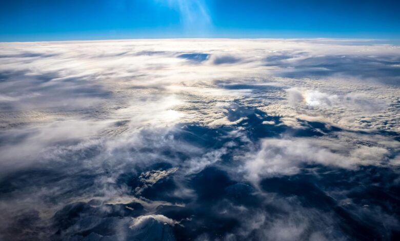 يبدو أن التماثل الغريب بين نصفي الكرة الأرضية الشمالي والجنوبي ينكسر 1 a photograph of Earth's surface taken from above the clouds