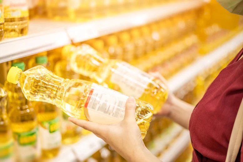 يمكن لزيت الطهي الشهير هذا أن يدمر صحة أمعائك بهدوء 3 التسوق في سوبر ماركت زيت الطبخ