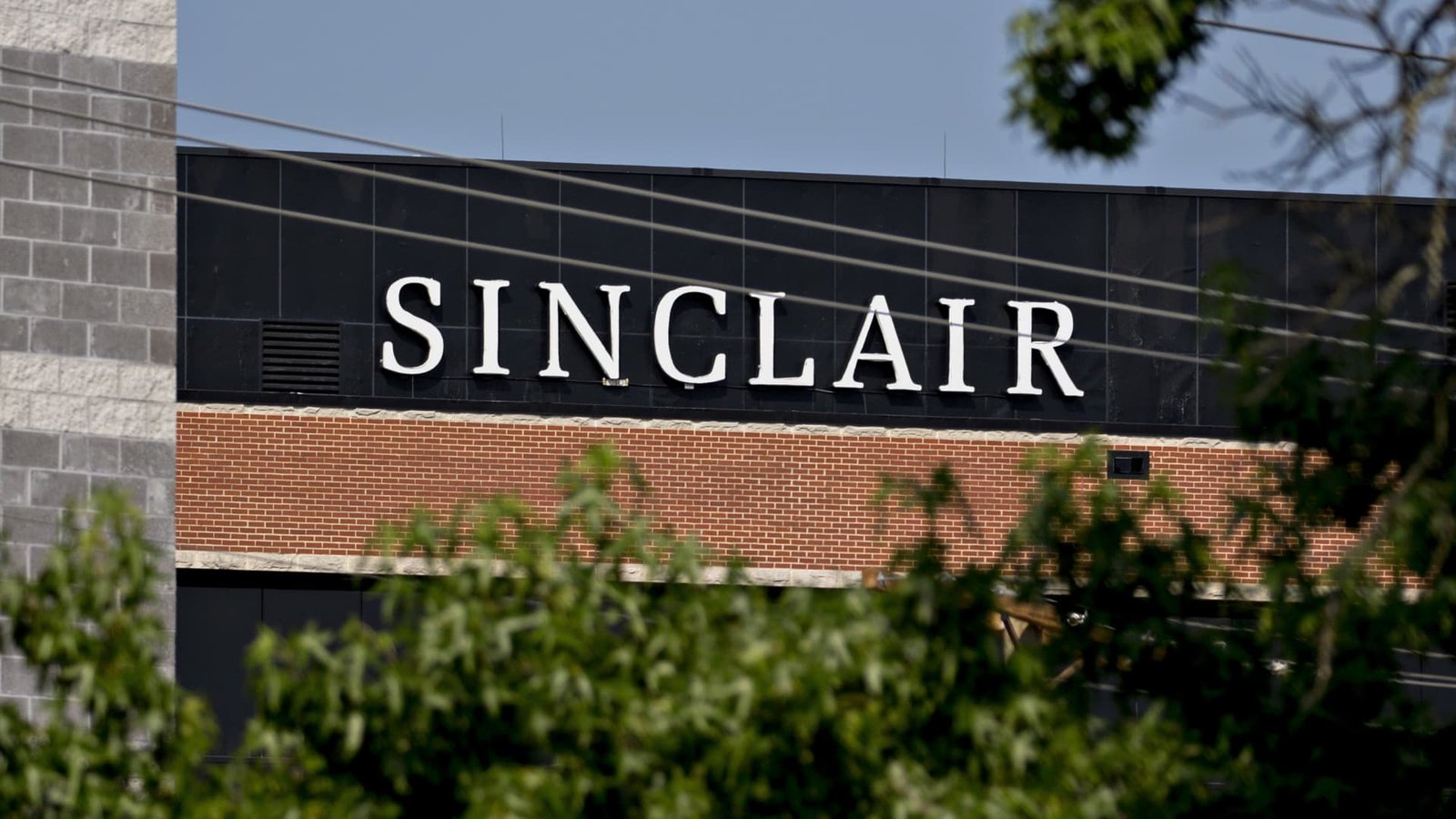 تستحوذ شركة Sinclair على حصة Scripps في محاولة للاندماج تستحوذ شركة Sinclair على حصة Scripps في محاولة للاندماج
