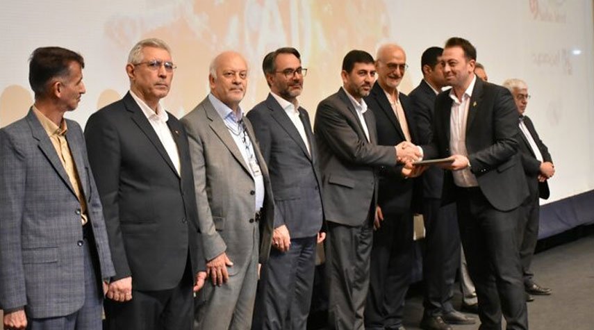 مشروع إيراني لإنتاج محفّزات متقدمة يحصد جائزة ابتكار الصلب