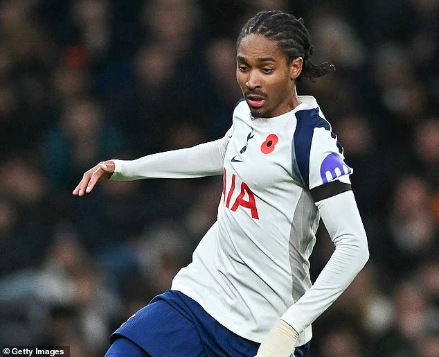 ما قاله هدف مانشستر يونايتد الذي تم تمريره إيمي مارتينيز لأصدقائه قبل معاناته مع أستون فيلا 5 103541931 15252691 image m 55 1762167536009