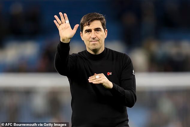 ما قاله هدف مانشستر يونايتد الذي تم تمريره إيمي مارتينيز لأصدقائه قبل معاناته مع أستون فيلا 8 103542187 15252691 image a 61 1762168081750