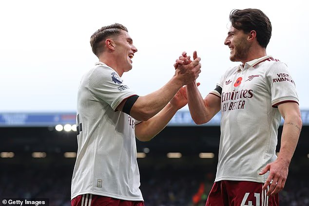 ما قاله هدف مانشستر يونايتد الذي تم تمريره إيمي مارتينيز لأصدقائه قبل معاناته مع أستون فيلا 10 103542363 15252691 image a 63 1762168372933