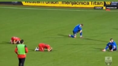 واقعة مأسوية.. انهيار اللاعبين بعد إعلان وفاة مدربهم أثناء المباراة