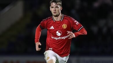 يستدعي مانشستر يونايتد نجل دارين فليتشر إلى فريقه لمواجهة توتنهام لإنقاذ سجلهم الأكاديمي البالغ 88 عامًا