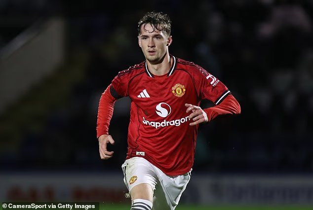 يستدعي مانشستر يونايتد نجل دارين فليتشر إلى فريقه لمواجهة توتنهام لإنقاذ سجلهم الأكاديمي البالغ 88 عامًا