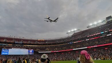 قام دونالد ترامب برحلة جوية مذهلة في أول زيارة لاتحاد كرة القدم الأميركي لهذا الموسم… بعد ساعات من ظهور أنه يريد تسمية ملعب جديد بقيمة 3.7 مليار دولار باسمه