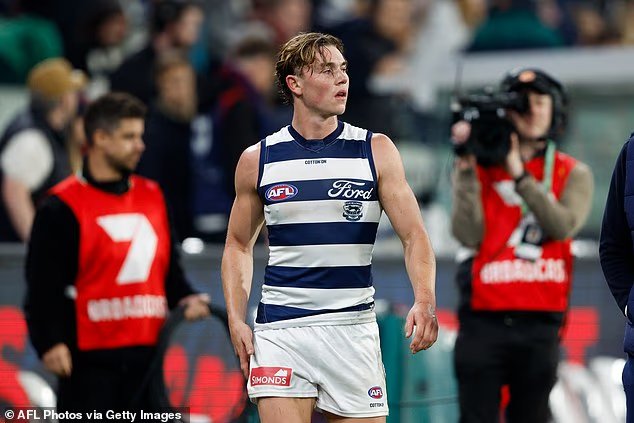 القصة الداخلية لكيفية مساعدة نادي نجم كرة القدم في الحفاظ على سرية تهمة الاغتصاب والفعل الذي ترك مشجعي اتحاد كرة القدم الأميركي في حالة صدمة