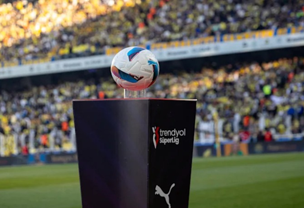 إيقاف 102 من لاعبي كرة القدم في تركيا بسبب فضيحة مراهنات