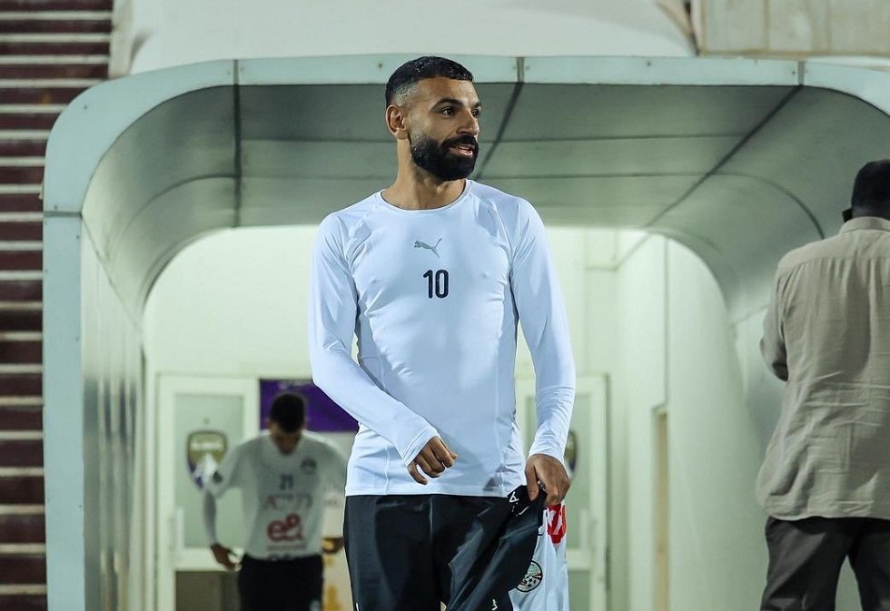 صلاح ينشر صورة عائلية تزامنا مع غيابه عن حفل توزيع جوائز “كاف” للأفضل (صورة)