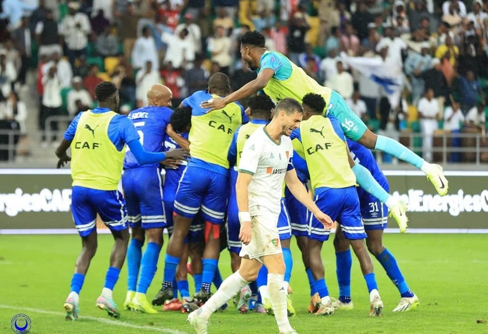 شاهد.. اشتباكات بين لاعبي الهلال السوداني ومولودية الجزائر شاهد.. اشتباكات بين لاعبي الهلال السوداني ومولودية الجزائر