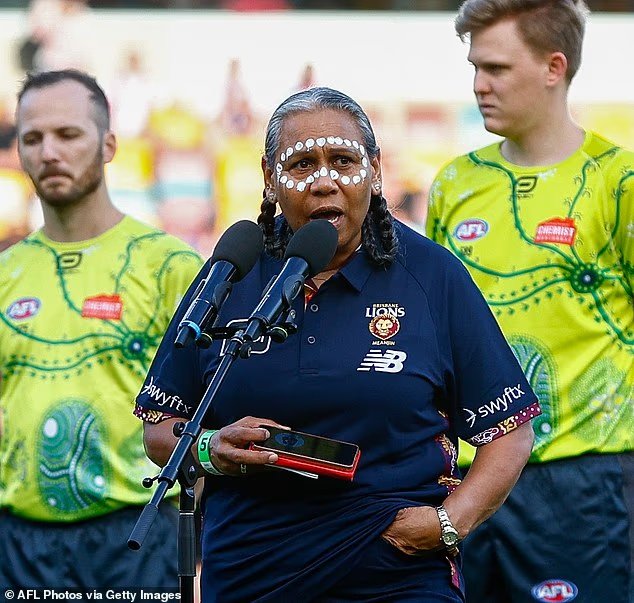 أحد كبار السن المتحدين من السكان الأصليين يرد بعد أن تم انتقاد عبارة “مرحبًا بك في البلد” “غير المناسبة على الإطلاق”: “لا أهتم”