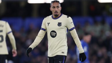 تصرف مستفز من رافينيا بعد هزيمة برشلونة أمام تشيلسي في دوري الأبطال