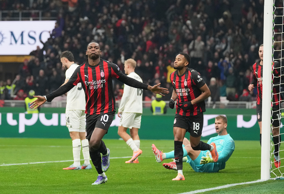 على أكتاف لاتسيو.. ميلان يصعد إلى صدارة الدوري الإيطالي (فيديو) على أكتاف لاتسيو.. ميلان يصعد إلى صدارة الدوري الإيطالي (فيديو)