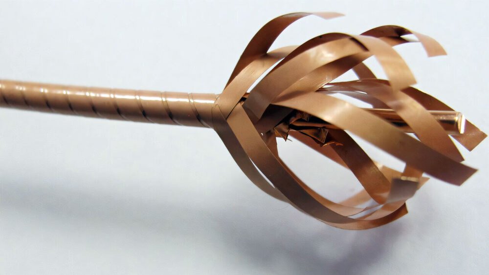 ساعد التجعيد الأصلي في صنع كابل فائق التوصيل من الأشرطة “المعيبة”.