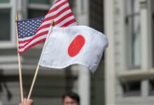 الذهب يواصل مكاسبه للشهر الثالث وسط غموض بشأن خفض الفائدة الأميركية